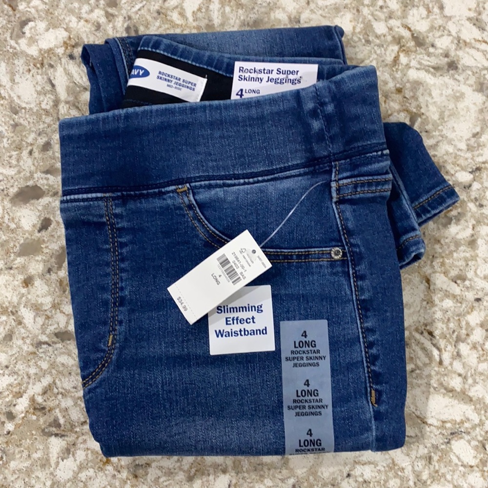 Old Navy rockstar super skinny jagging’s size 4L.